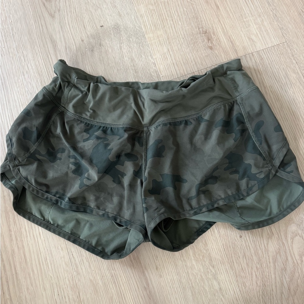 Lululemon Speed Up Short 2.5" Camo - Heritage 365 Dark Olive Multi - Size 6